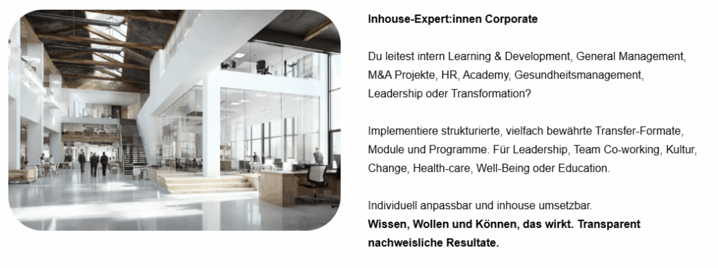 Helle und offene Büroumgebung mit mehreren Arbeitsplätzen und großen Fenstern.